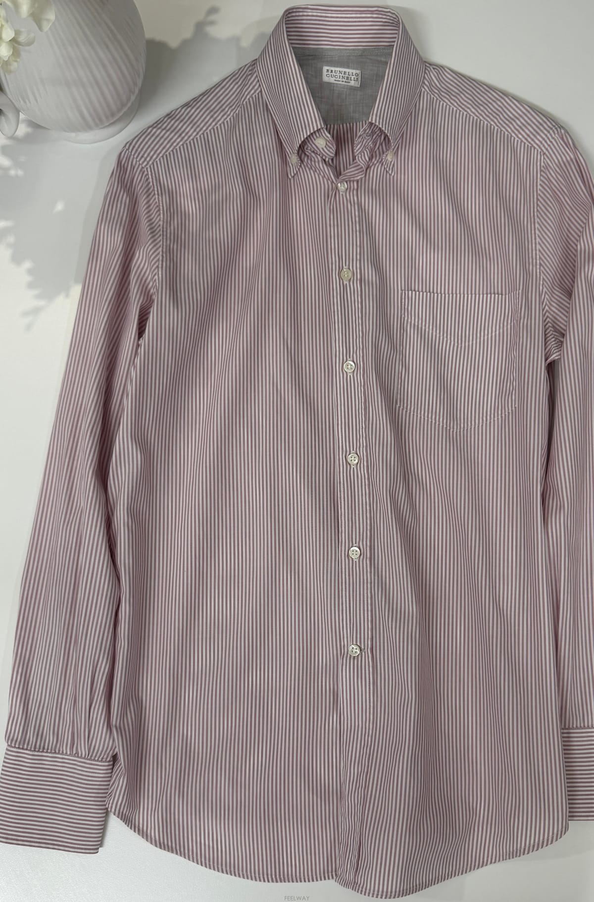 Brunello Cucinelli ���ڷ� ��ġ�ڸ� ��Ʈ������ ��ư�� �������ڷ� ��ġ�ڸ� ��Ʈ������ ��ư�� ����