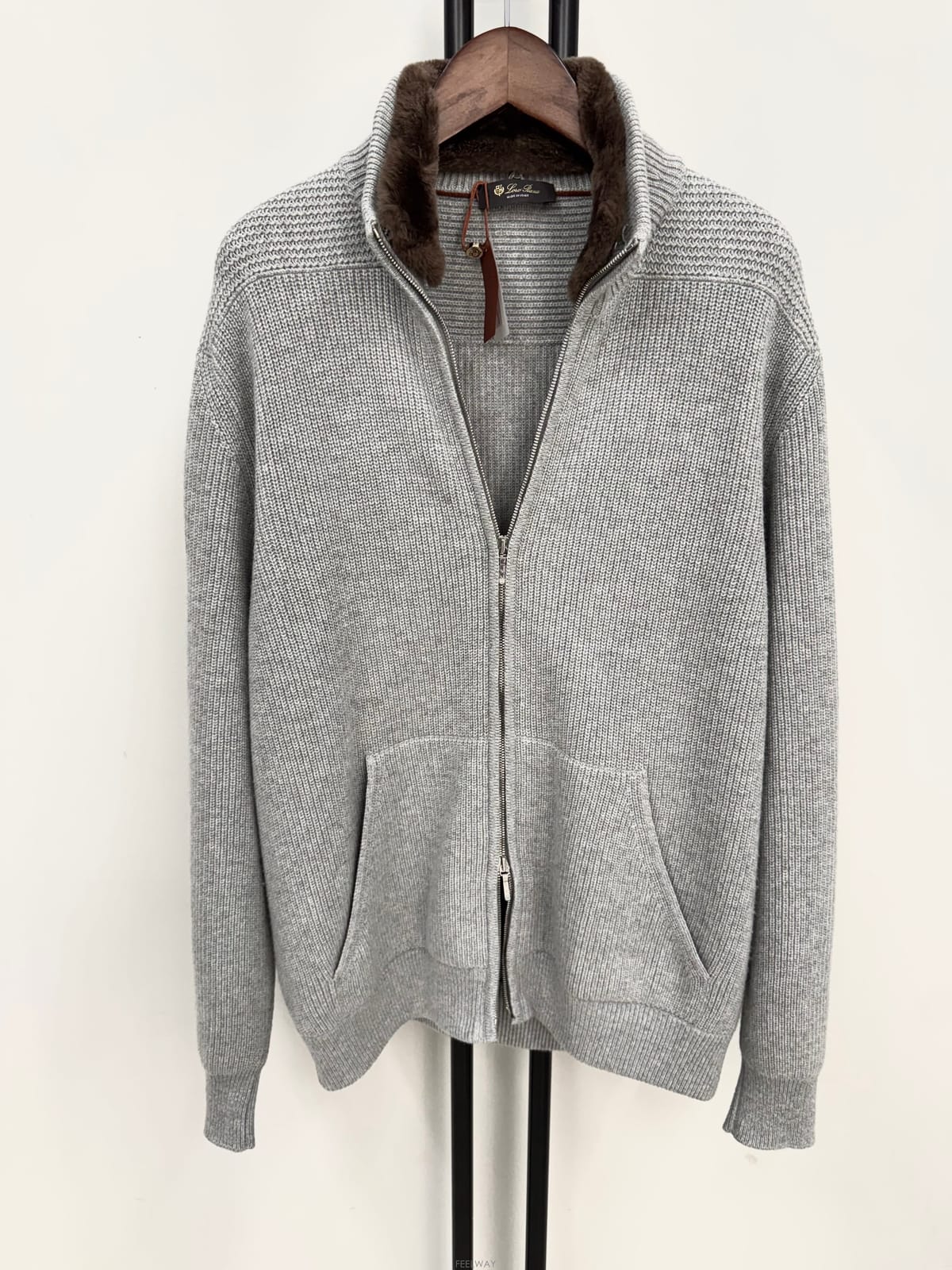 Brunello Cucinelli (���� ���Ϲ߼�) �η��ǾƳ� ī���丮�� �� ĳ�ù̾� ����(���� ���Ϲ߼�) �η��ǾƳ� ī���丮�� �� ĳ�ù̾� ����