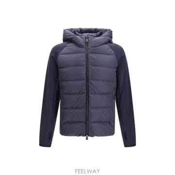 Moncler 26FW ��Ŭ���� �ĵ� Ƽ���� L20978G00001899IG 778 BLUE26FW ��Ŭ���� �ĵ� Ƽ���� L20978G00001899IG 778 BLUE