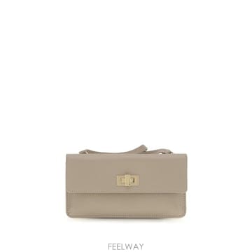 FENDI �ؿ� ���¸���� AW26 ��� ���� ��ī�� ü�� ���� 8M0603B1JS_F0QD3�ؿ� ���¸���� AW26 ��� ���� ��ī�� ü�� ���� 8M0603