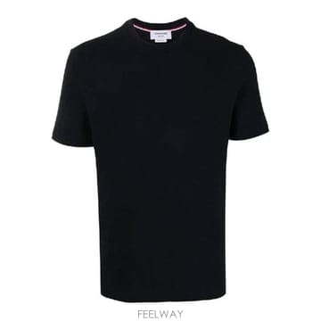 Thom Browne �׶�����Ÿ �ؿ� ����� ���� 4BAR COTTON Ƽ���� MJS123A00050415�׶�����Ÿ �ؿ� ����� ���� 4BAR COTTON Ƽ���� MJS12