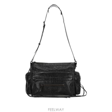 Balenciaga 26FW �߷��þư� �� ��Ƽ ��Ƽ���� �̵�� ũ�ν��ٵ�� 876750 2ABEK1000 BLACK26FW �߷��þư� �� ��Ƽ ��Ƽ���� �̵�� ũ�ν��ٵ�� 8