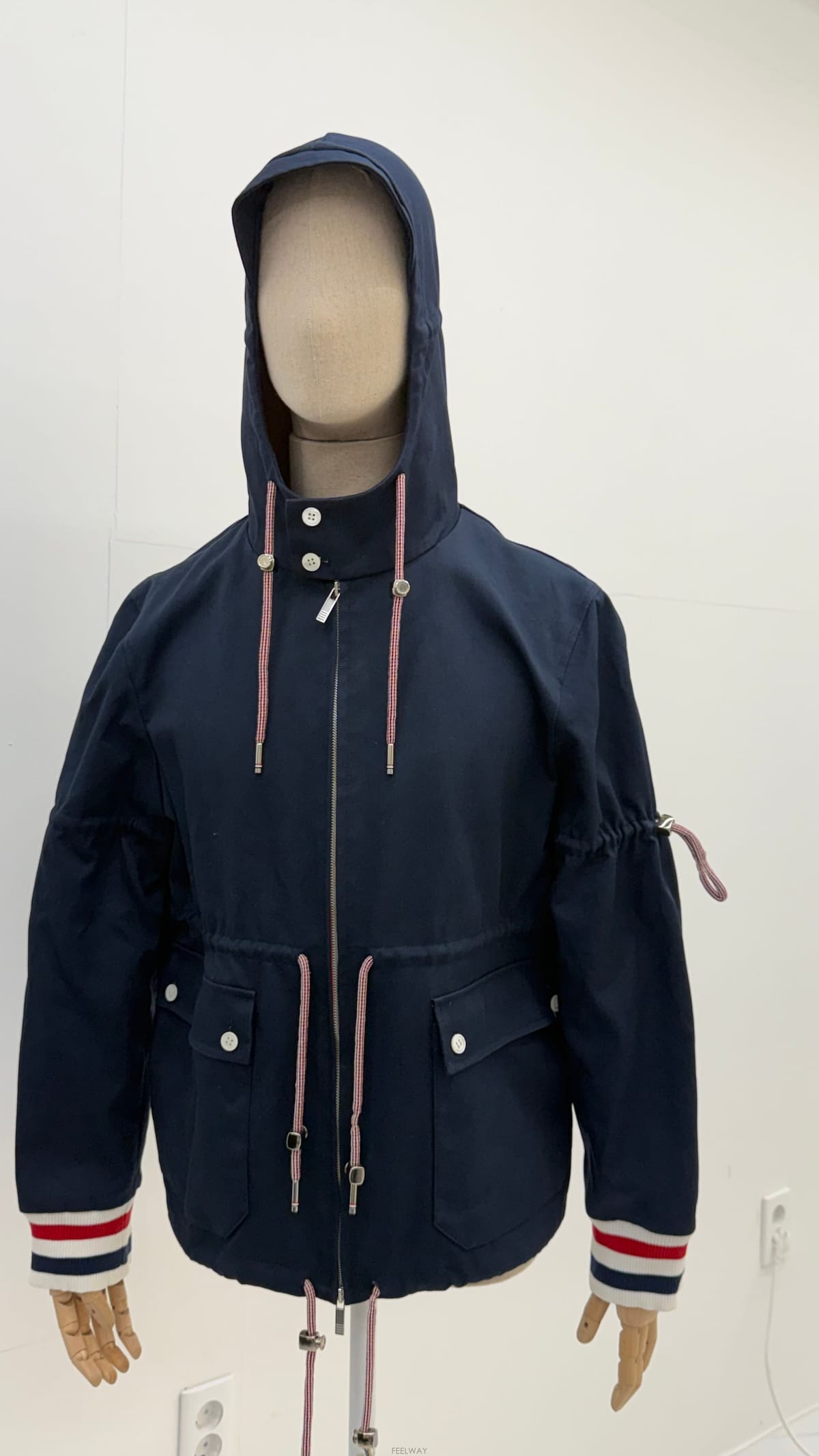 Thom Browne �� ���� �Ƴ���� ���� �Ƴ��