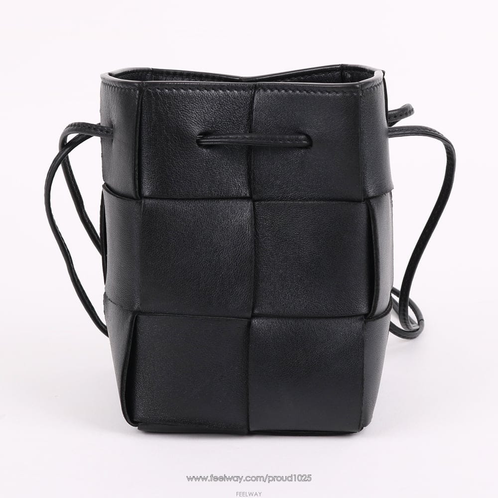 Bottega Veneta ���װ�����Ÿ ���� ī��Ʈ �̴� ��Ŷ�� 680217���װ�����Ÿ ���� ī��Ʈ �̴� ��Ŷ�� 680217