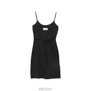 Maison Margiela ���Ϲ�� �������������� ���İ�Ƽ ��Ʈ�� �ΰ� ������ �̴� �巹�����Ϲ�� �������������� ���İ�Ƽ ��Ʈ�� �ΰ� ������ ��