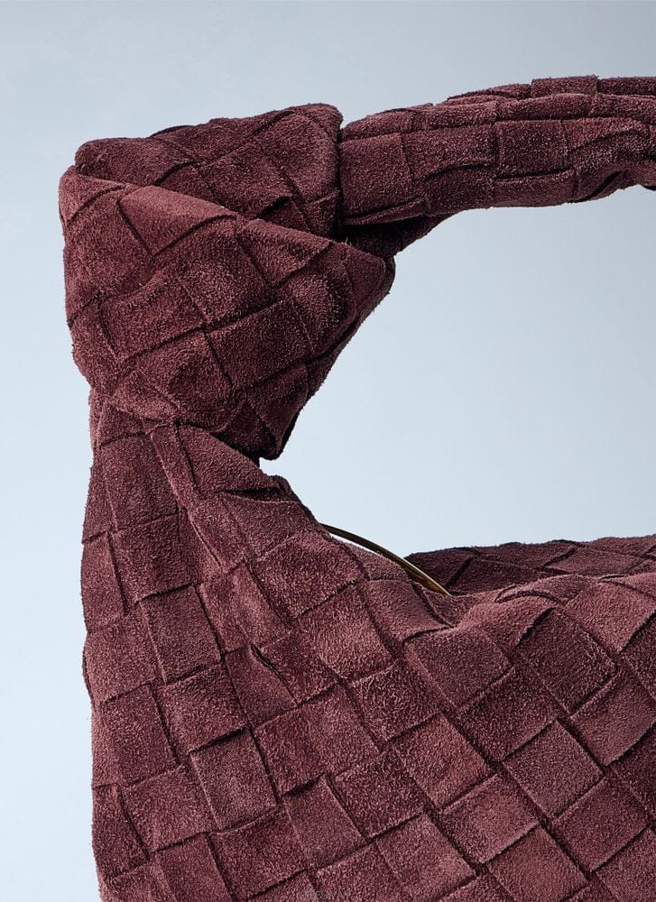 Bottega Veneta 26 F/W ���װ� ����Ÿ �̴� JODIE �ڵ�� 651876 V5Z B011252342426 F/W ���װ� ����Ÿ �̴� JODIE �ڵ�� 651876 V5Z B011
