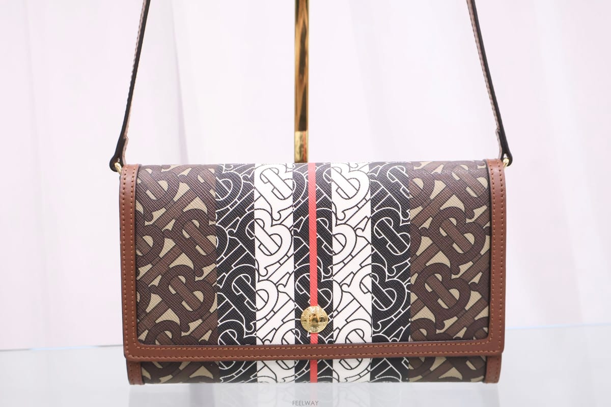 Burberry �߰� ������ ���׷� ��Ʈ������ Eĵ���� ũ�ν��� 8020404�߰� ������ ���׷� ��Ʈ������ Eĵ���� ũ�ν��� 80204