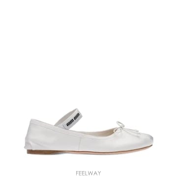 Miu Miu ���Ϲ�� �̿�̿� �̿�̿� �ΰ� �ڼ� �߷����� ������Ϲ�� �̿�̿� �̿�̿� �ΰ� �ڼ� �߷����� ����