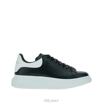 26 F/W 알렉산더 맥퀸 레더 오버사이즈 스니커즈 553680107 B0132348475