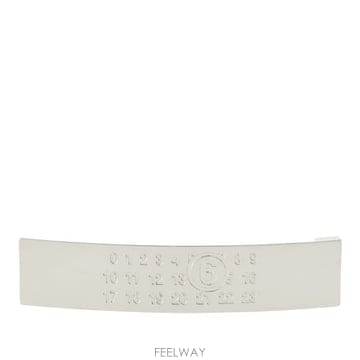 26 S/S MM6 메종 마르지엘라 엔그레이브 로고 헤어 클립 SM6 B0132353529