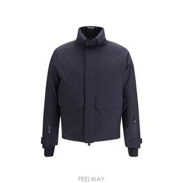 Moncler �ؿ� ���¸���� AW26 ��Ŭ���� �׸���� ���� �̷����� �ĵ� �е� ��Ű ���� L20971A00009597S�ؿ� ���¸���� AW26 ��Ŭ���� �׸���� ���� �̷����� 