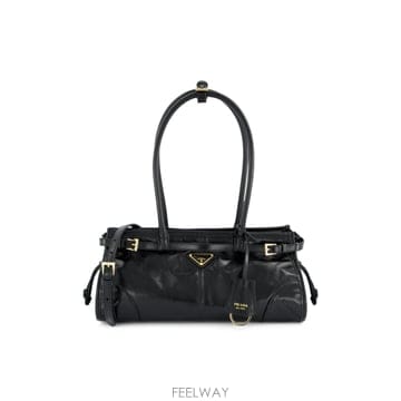 PRADA �δ��� PRADA ����� ���� �ﰢ�ΰ� �̵�� ��Ʈ���δ��� PRADA ����� ���� �ﰢ�ΰ� �̵�� ��Ʈ��