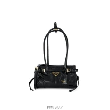 PRADA �δ��� PRADA ����� ���� �ﰢ �ΰ� �̴� ��Ʈ���δ��� PRADA ����� ���� �ﰢ �ΰ� �̴� ��Ʈ��