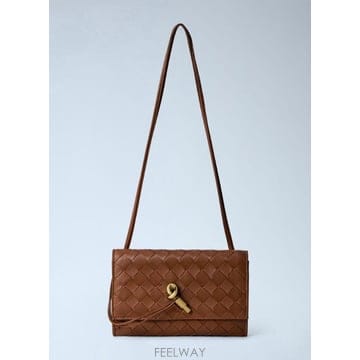 Bottega Veneta 26 FW ���װ� ����Ÿ ���� Andiamo Slim Pouch On Strap bov0265042tan26 FW ���װ� ����Ÿ ���� Andiamo Slim Pouch On Strap b