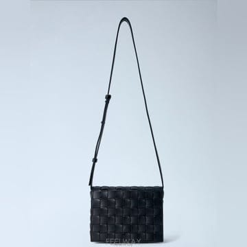 Bottega Veneta 26 FW ���װ� ����Ÿ Orto ������ �޽��� ũ�ν��� 876364 V6SO0 201026 FW ���װ� ����Ÿ Orto ������ �޽��� ũ�ν��� 876364