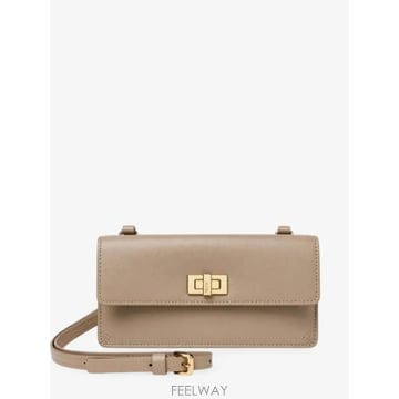 FENDI ���Ϲ�� ��� ��ī�� ���� ü�� �������Ϲ�� ��� ��ī�� ���� ü�� ����