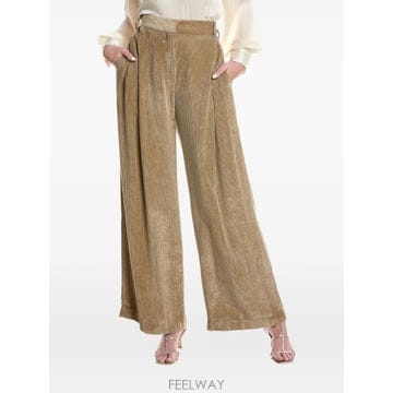 Brunello Cucinelli ���Ϲ�� ���ڷ� ��ġ�ڸ� �ø��� �ڵ���� �������Ϲ�� ���ڷ� ��ġ�ڸ� �ø��� �ڵ���� ����
