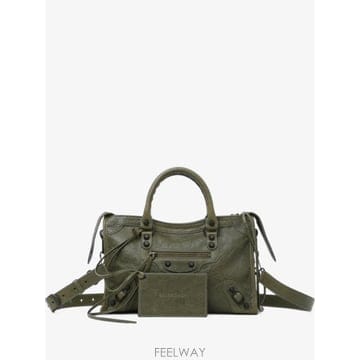 Balenciaga 26 FW �߷��þư� �� ��Ƽ ��� �� 8657622ACFH TP46052109726 FW �߷��þư� �� ��Ƽ ��� �� 8657622ACFH TP4605210