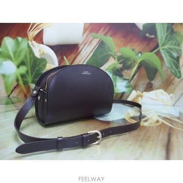 A.P.C. �������� ����� A.P.C ���� �������� ũ�ν��� ��ǰ �߰� 62710�������� ����� A.P.C ���� �������� ũ�ν��� ��ǰ �߰�