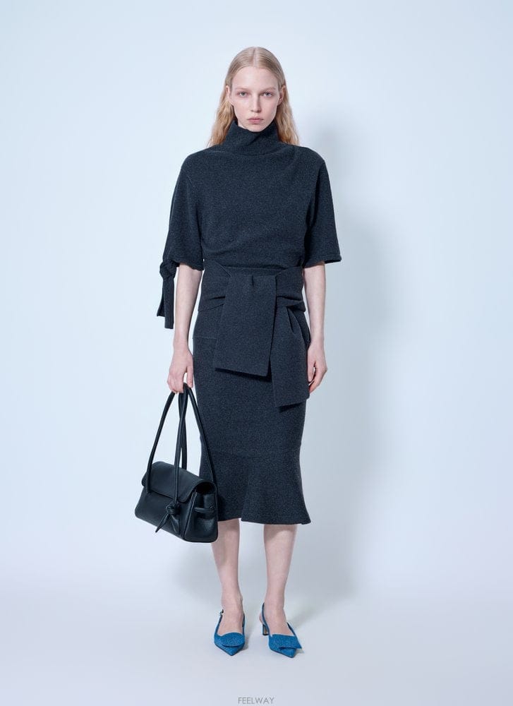 Jacquemus 26 F/W ��ũ���� �� ���� �ǿ��� KNOTDETAIL �̵� ��ĿƮ B011253139626 F/W ��ũ���� �� ���� �ǿ��� KNOTDETAIL �̵� ��ĿƮ 