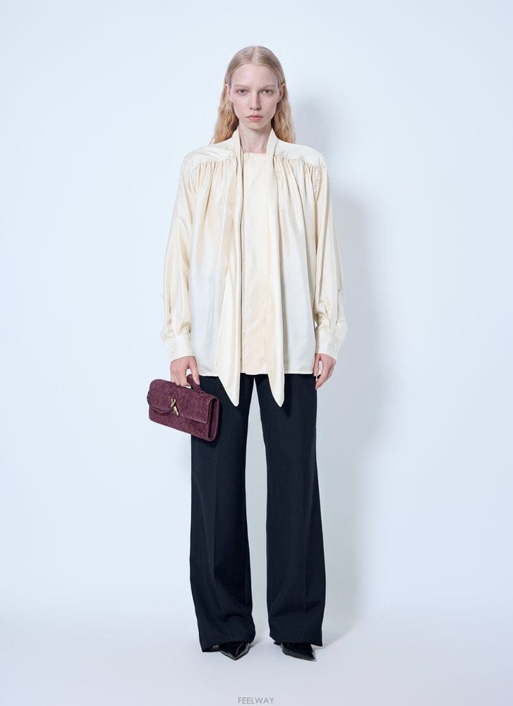 Bottega Veneta 26 F/W ���װ� ����Ÿ ��ũ Ʈ�� ���� 868999 V6M80 1 B011253139826 F/W ���װ� ����Ÿ ��ũ Ʈ�� ���� 868999 V6M80 1 B01