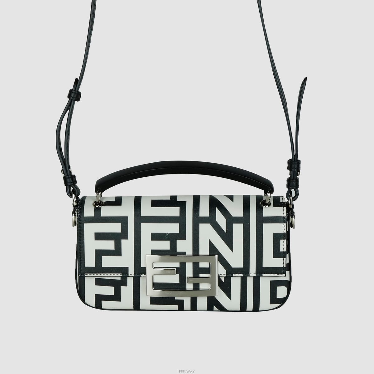 FENDI [�Ƹ�����]��� �ٰ�Ʈ �� �Ŀ�ġ ũ�ν���[�Ƹ�����]��� �ٰ�Ʈ �� �Ŀ�ġ ũ�ν���