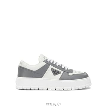 PRADA 26FW ����� Ʈ���̾ޱ� �ΰ� ����Ŀ�� 2EG4523ZR1F0Z6K F G000 White26FW ����� Ʈ���̾ޱ� �ΰ� ����Ŀ�� 2EG4523ZR1F0Z6K F