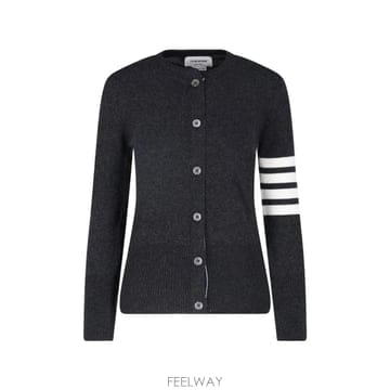 Thom Browne 26 FW ����� Ŭ���� ĳ�ù̾� 4�� V�� ����� FKC002A00011 TP45846076326 FW ����� Ŭ���� ĳ�ù̾� 4�� V�� ����� FKC002A0