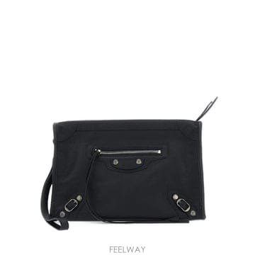 26 FW 발렌시아가 Le City business triangle pouch in black A007372