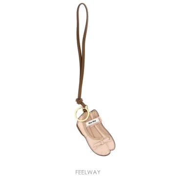 Miu Miu 26SS �̿�̿� �߷� ���� Űü�� Ű�� 5TL5332CUM F0NZ2 Pink26SS �̿�̿� �߷� ���� Űü�� Ű�� 5TL5332CUM F0NZ2 P