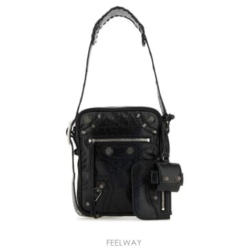 Balenciaga 26SS �߷��þư� �� ī�� ũ�ν��ٵ�� 719065210KR 1000 Black26SS �߷��þư� �� ī�� ũ�ν��ٵ�� 719065210KR 1000 