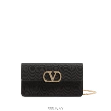 Valentino 26 FW �߷�Ƽ�� ����ٴ� ���̷ΰ� �ñ״�ó ũ������ ��� �극�̽��� WP0BB4YRE TP4607022326 FW �߷�Ƽ�� ����ٴ� ���̷ΰ� �ñ״�ó ũ������ ��