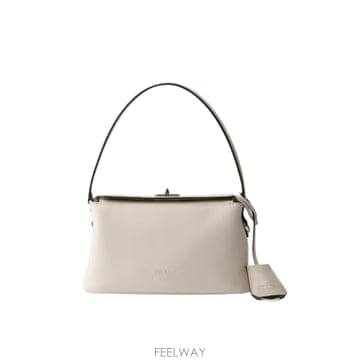 PRADA �δ��� PRADA ����� ȭ��Ʈ ������δ��� PRADA ����� ȭ��Ʈ �����