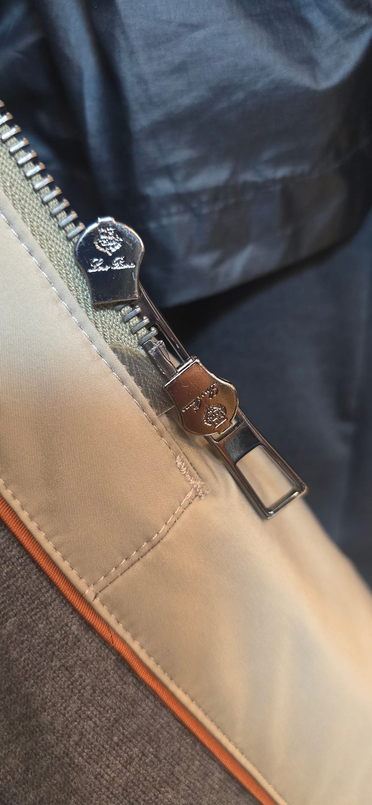 ��ǰ����, ��ǰ��ǰ | �η��ǾƳ�|Loro Piana, �η��ǾƳ� �е����� ����ǰ ��Ź�帳�ϴ� 