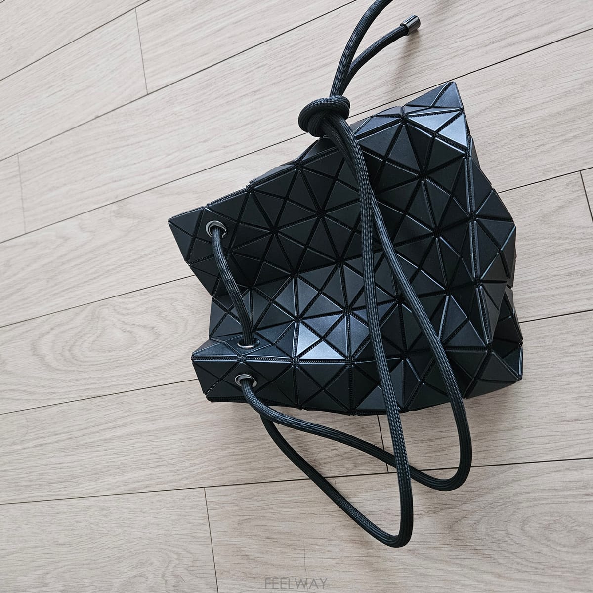 ��ǰ����, ��ǰ��ǰ | �̼��� �̾���|Issey Miyake, �ٿ��ٿ��� ���ǵ帳�ϴ� 