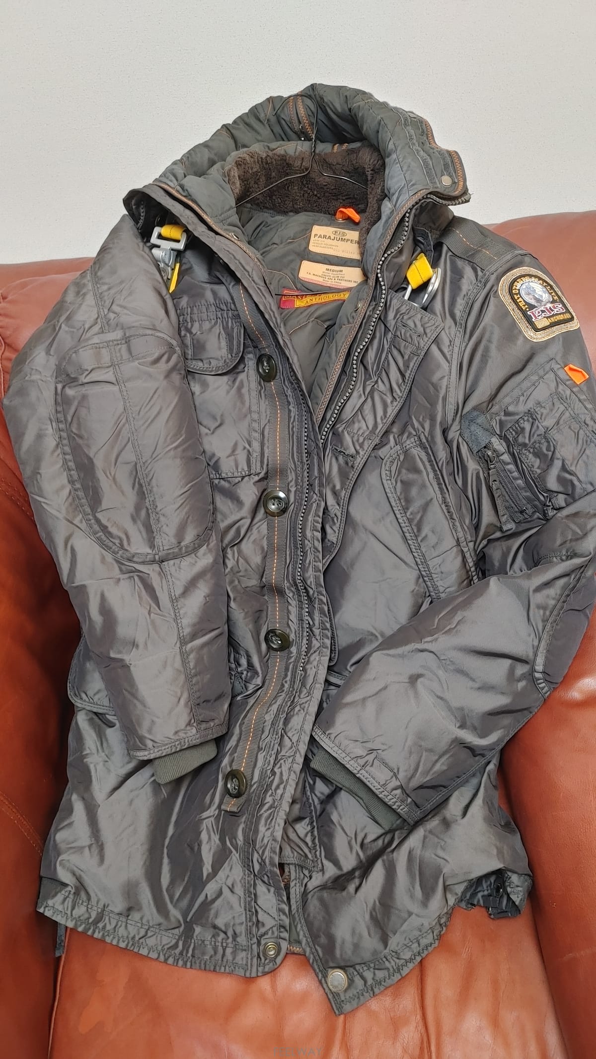 ��ǰ����, ��ǰ��ǰ | �Ķ����۽�|Parajumpers, �Ķ����۽� �ڵ�� ���� ��ǰ ���ǵ帳�ϴ� (�����߰�)