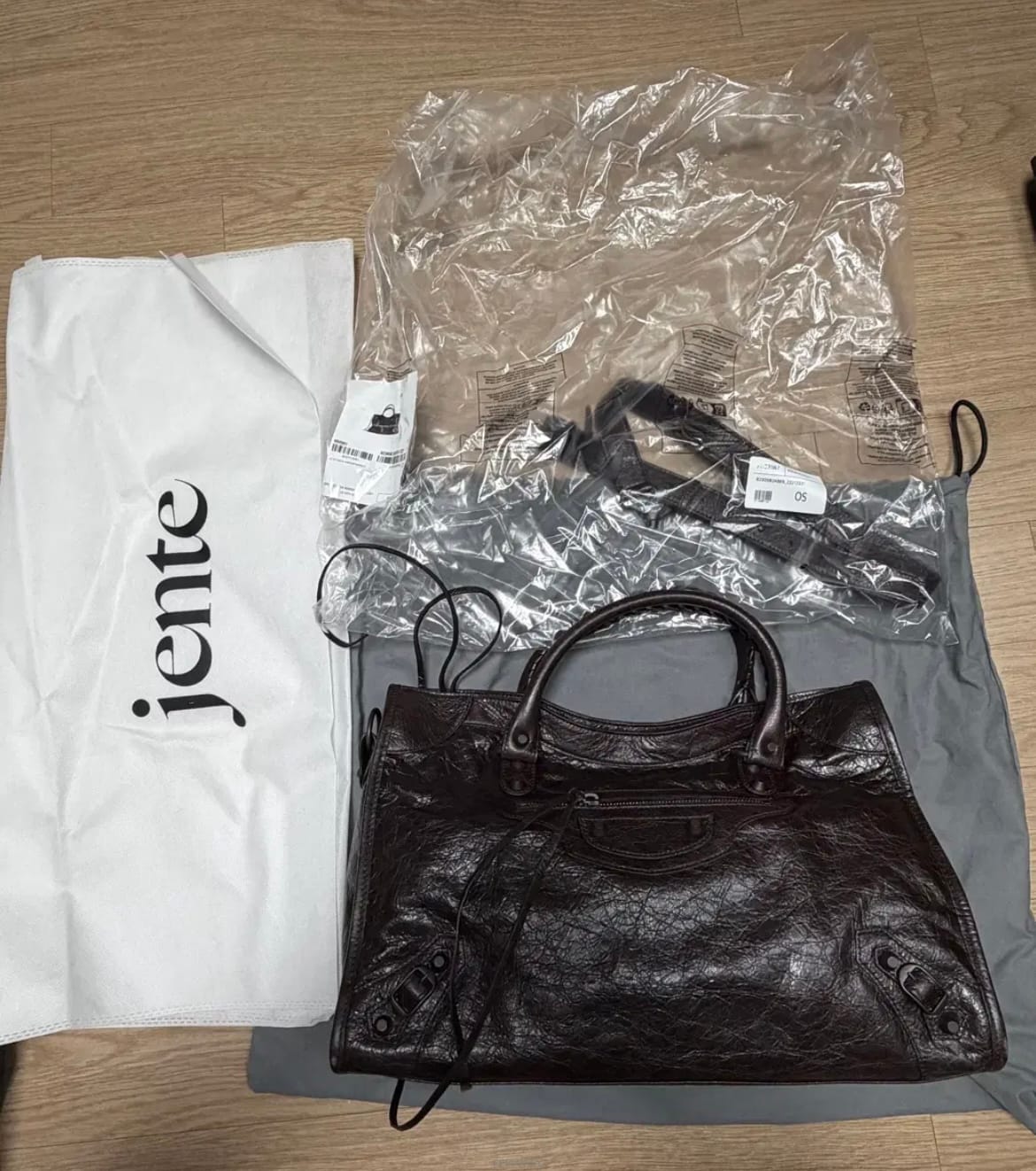 ��ǰ����, ��ǰ��ǰ | �߷��þư�|Balenciaga, �߷��þư� ����Ƽ�� ����ǰ ���ǵ帳�ϴ�.