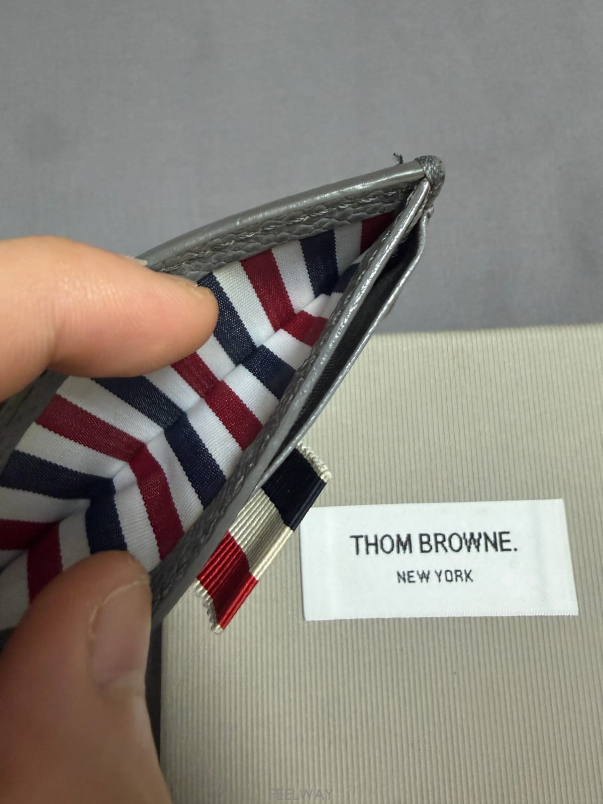 ��ǰ����, ��ǰ��ǰ | �����|Thom Browne, ����� ī������ �׷��� ��ǰ Ȯ�� ��Ź�帳�ϴ� 