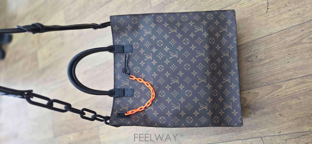 ��ǰ����, ��ǰ��ǰ | ���̺���|Louis Vuitton, ���̺��� ���� �ƺ��� ���ö� ���� ��Ź�帳�ϴ� .